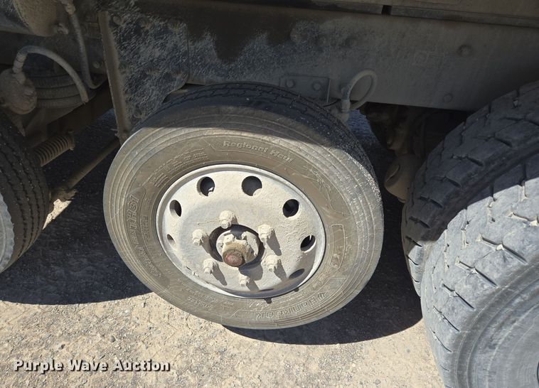 image for item DO2543 2007 Peterbilt 357 dump truck