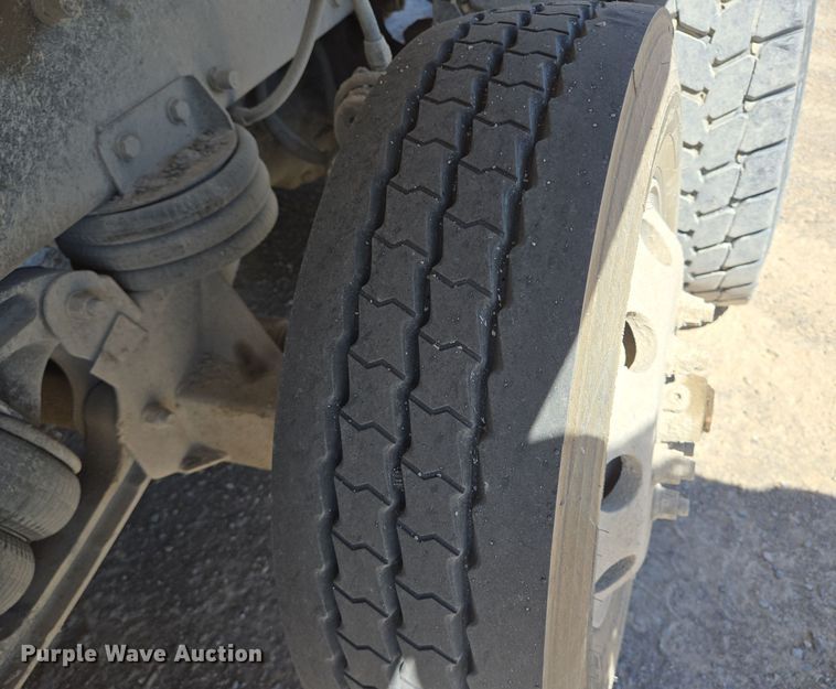 image for item DO2543 2007 Peterbilt 357 dump truck