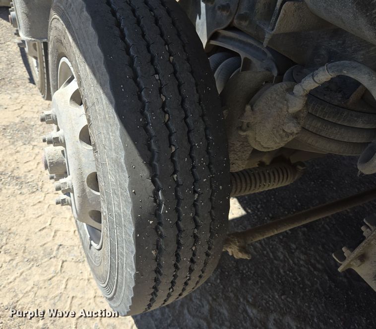 image for item DO2543 2007 Peterbilt 357 dump truck