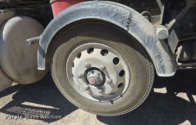 image for item DO2543 2007 Peterbilt 357 dump truck