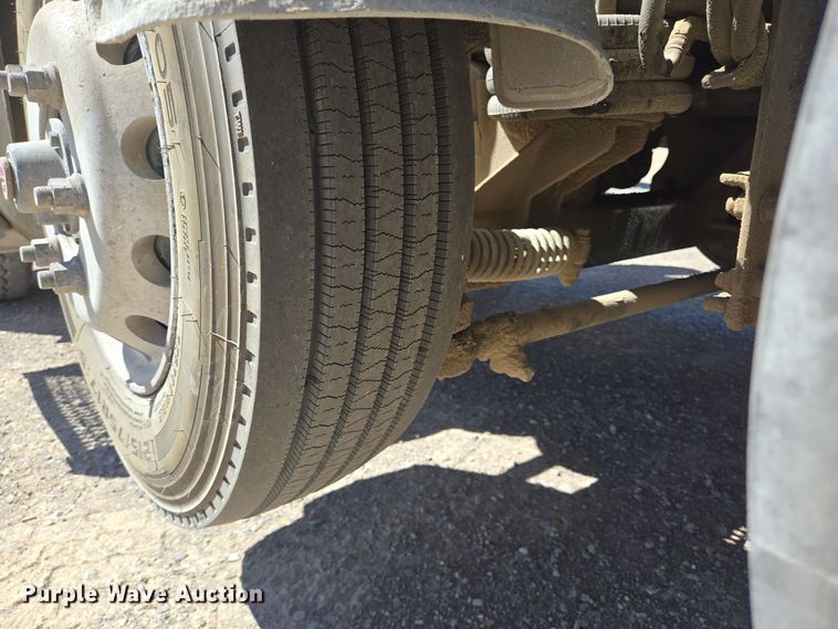 image for item DO2543 2007 Peterbilt 357 dump truck