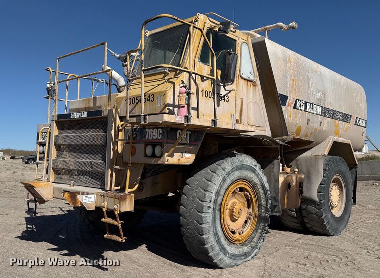 image for item DO2547 1990 Caterpillar  769C water wagon