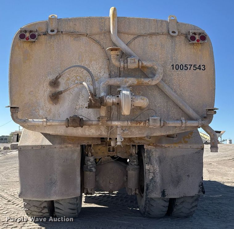 image for item DO2547 1990 Caterpillar  769C water wagon