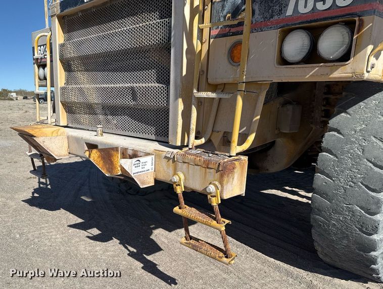 image for item DO2547 1990 Caterpillar  769C water wagon