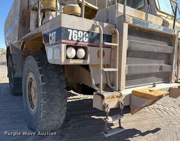 image for item DO2547 1990 Caterpillar  769C water wagon