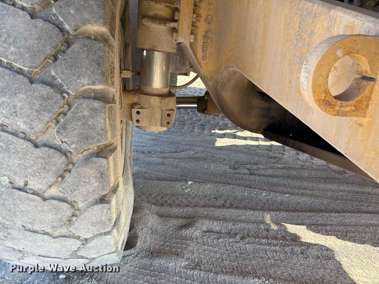 image for item DO2547 1990 Caterpillar  769C water wagon