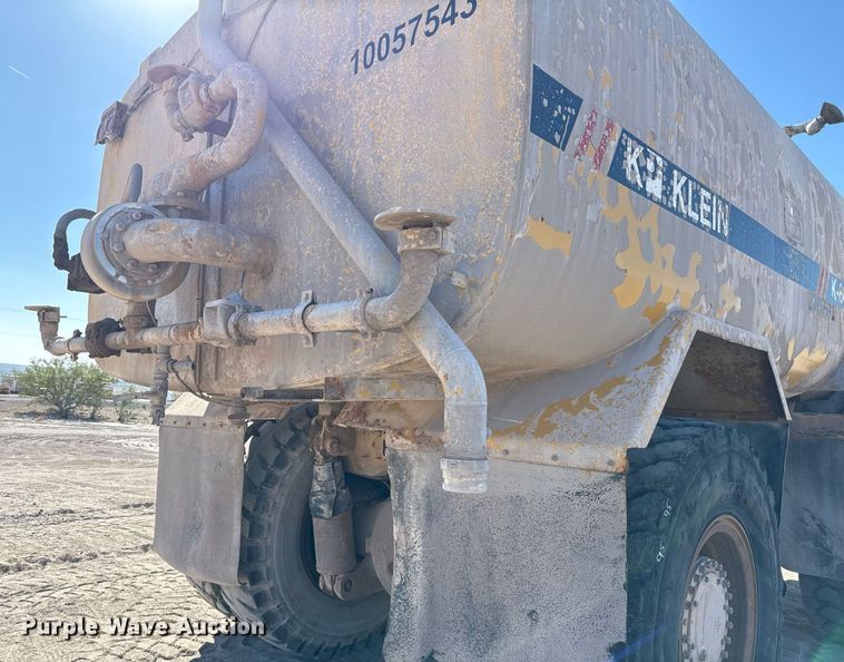image for item DO2547 1990 Caterpillar  769C water wagon
