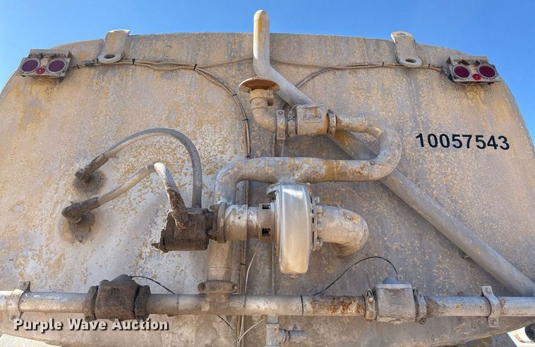 image for item DO2547 1990 Caterpillar  769C water wagon