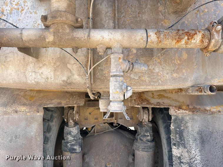 image for item DO2547 1990 Caterpillar  769C water wagon