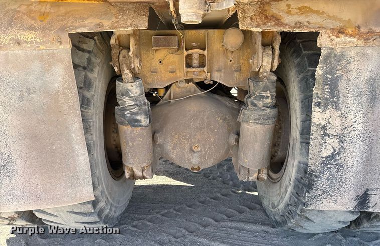 image for item DO2547 1990 Caterpillar  769C water wagon