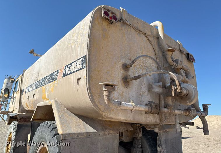 image for item DO2547 1990 Caterpillar  769C water wagon