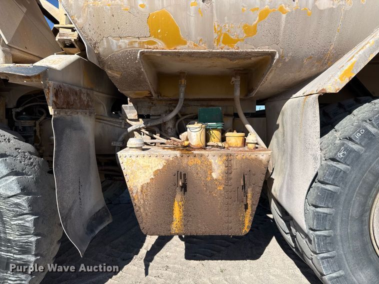 image for item DO2547 1990 Caterpillar  769C water wagon