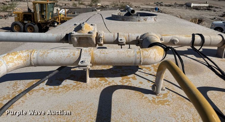 image for item DO2547 1990 Caterpillar  769C water wagon