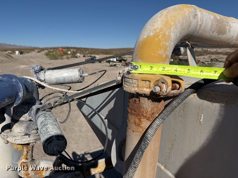 image for item DO2547 1990 Caterpillar  769C water wagon