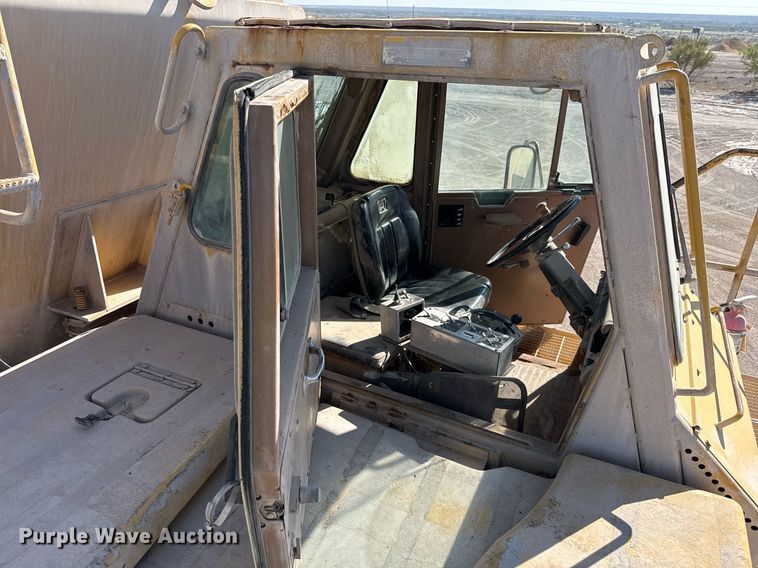 image for item DO2547 1990 Caterpillar  769C water wagon