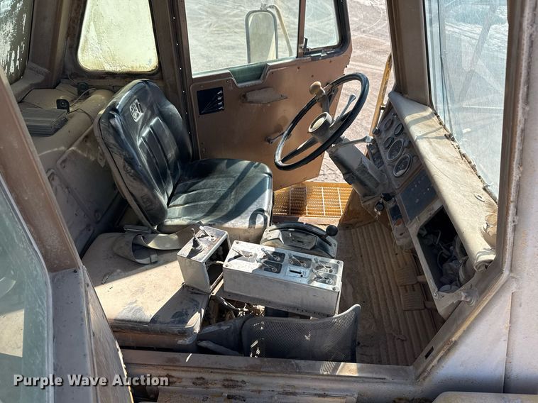 image for item DO2547 1990 Caterpillar  769C water wagon