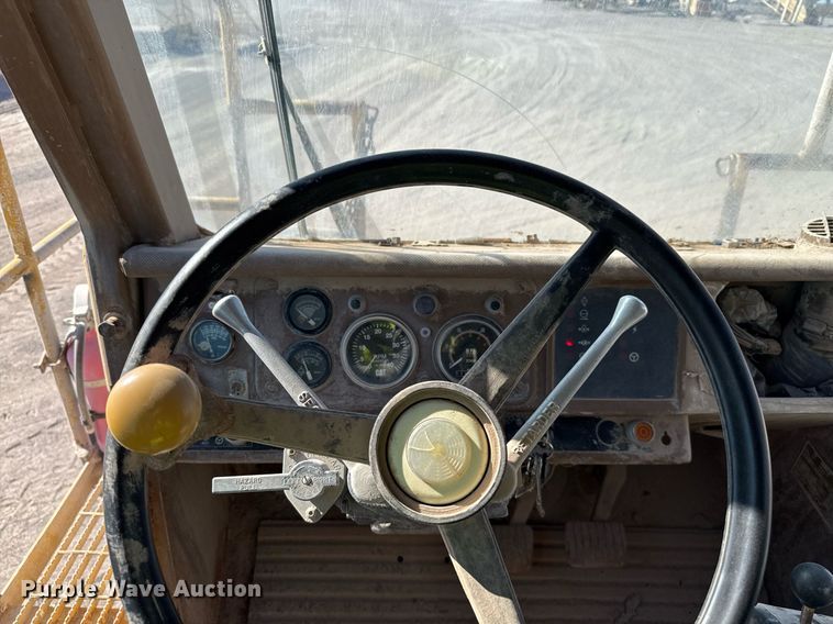 image for item DO2547 1990 Caterpillar  769C water wagon