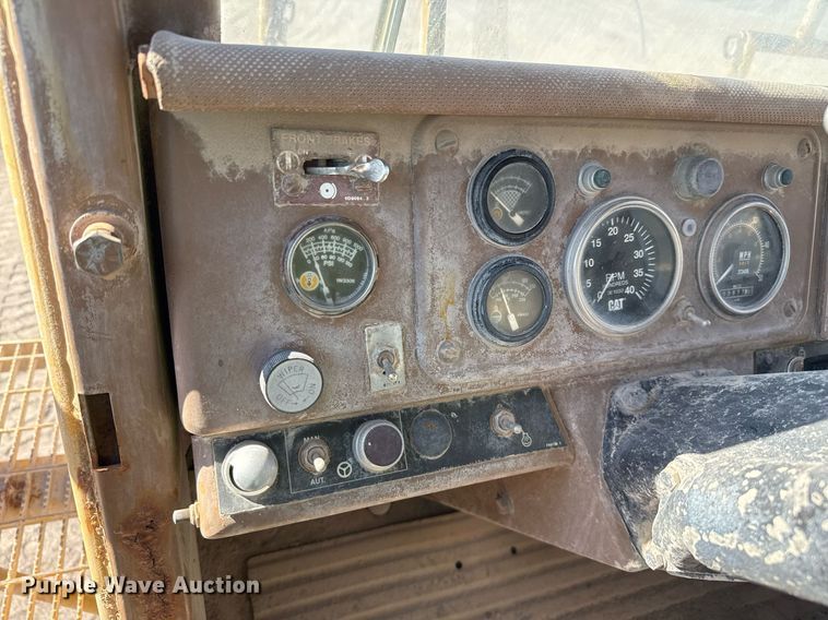 image for item DO2547 1990 Caterpillar  769C water wagon