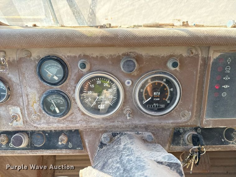 image for item DO2547 1990 Caterpillar  769C water wagon