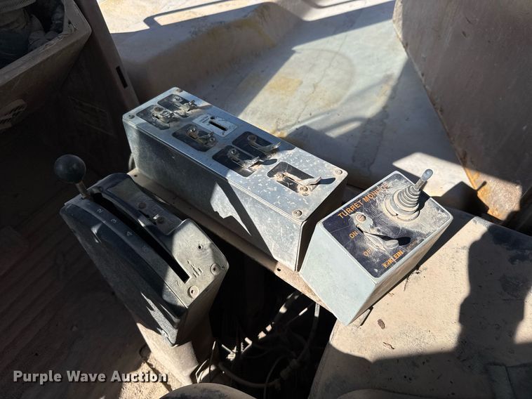 image for item DO2547 1990 Caterpillar  769C water wagon