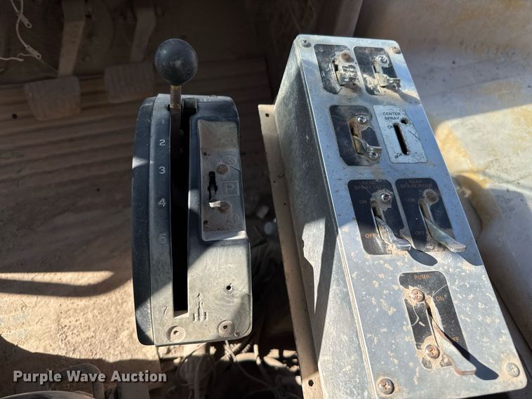 image for item DO2547 1990 Caterpillar  769C water wagon