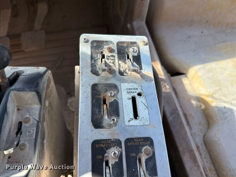 image for item DO2547 1990 Caterpillar  769C water wagon