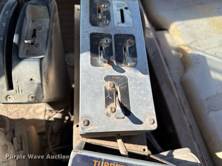 image for item DO2547 1990 Caterpillar  769C water wagon