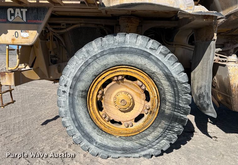 image for item DO2547 1990 Caterpillar  769C water wagon