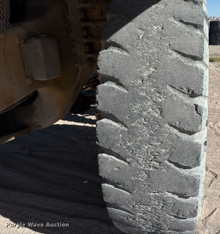 image for item DO2547 1990 Caterpillar  769C water wagon