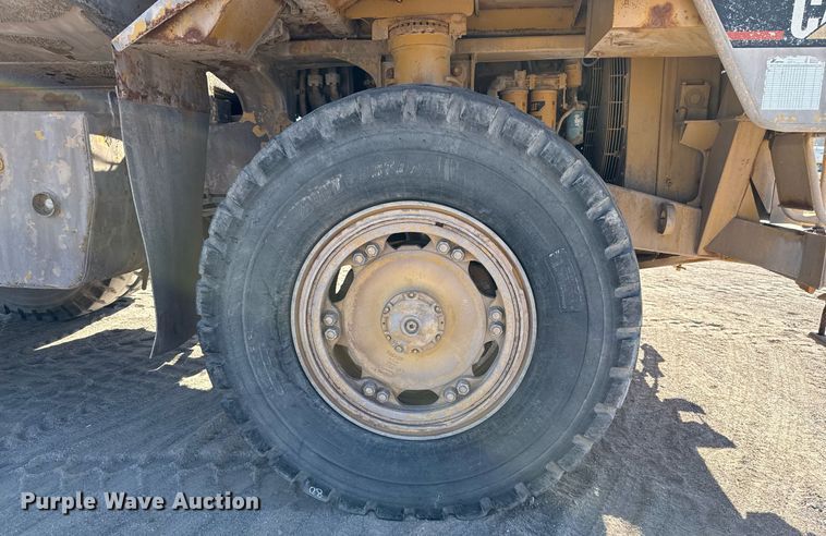 image for item DO2547 1990 Caterpillar  769C water wagon