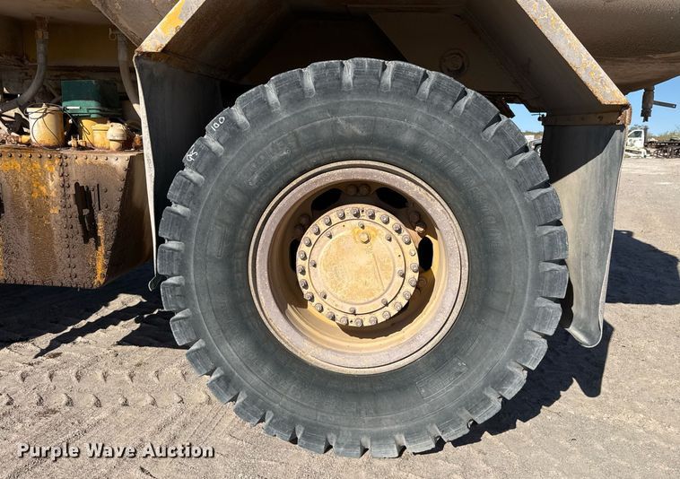 image for item DO2547 1990 Caterpillar  769C water wagon