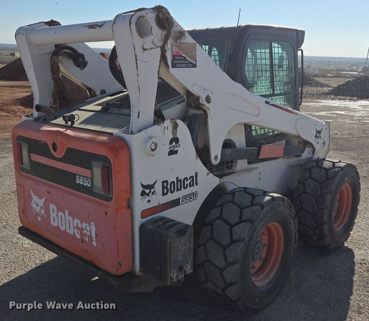 image for item DO2549 2014 Bobcat S850 skid steer loader