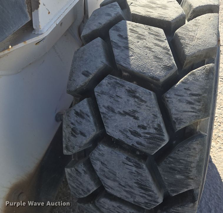 image for item DO2549 2014 Bobcat S850 skid steer loader