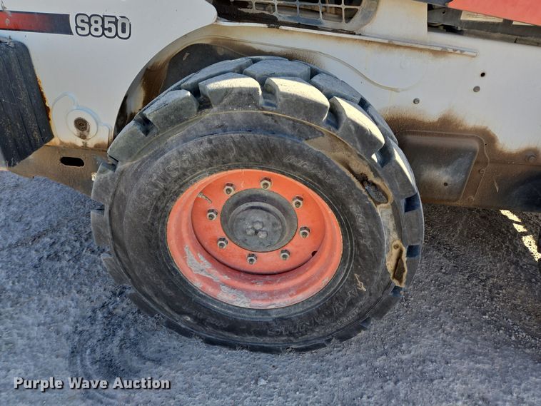 image for item DO2549 2014 Bobcat S850 skid steer loader