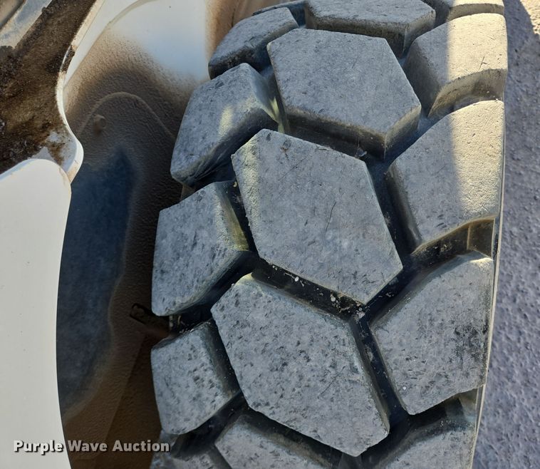 image for item DO2549 2014 Bobcat S850 skid steer loader