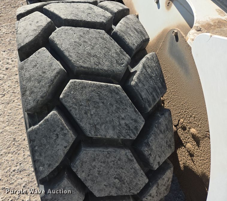 image for item DO2549 2014 Bobcat S850 skid steer loader