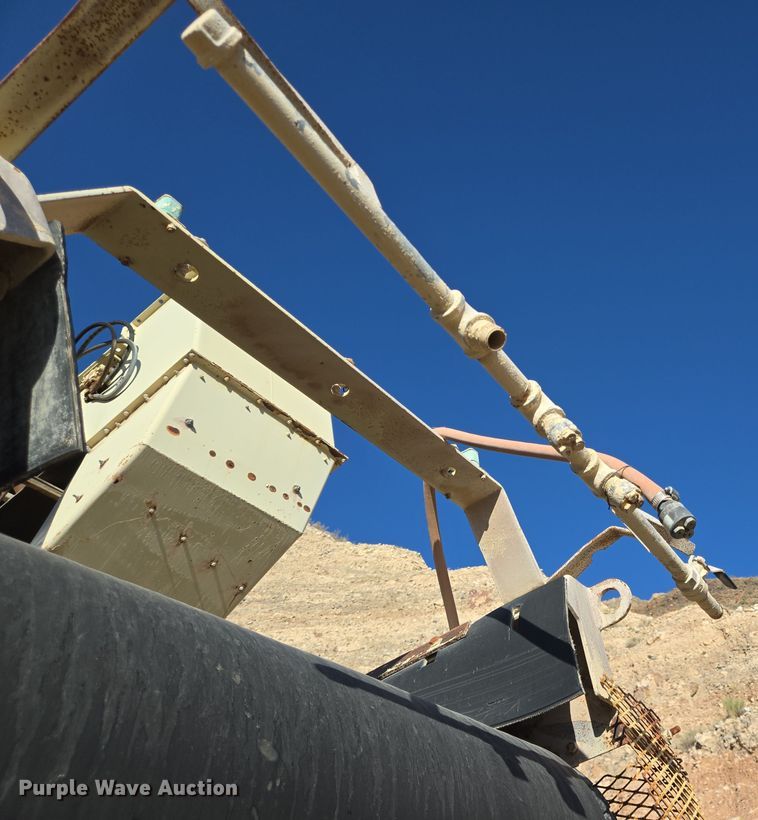 image for item DO2551 1998 Nordberg Lokotrack 1213B jaw crusher