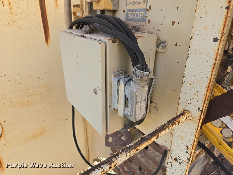 image for item DO2551 1998 Nordberg Lokotrack 1213B jaw crusher