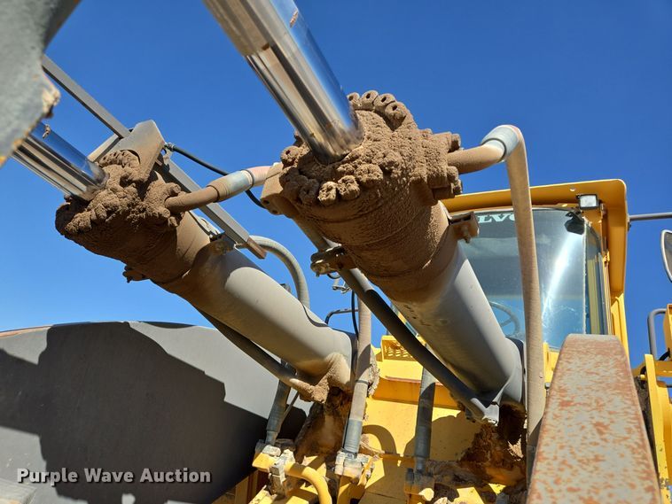 image for item DO2552 2004 Volvo L330E wheel loader