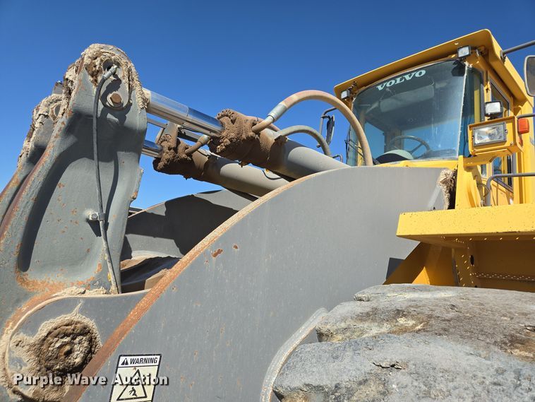 image for item DO2552 2004 Volvo L330E wheel loader