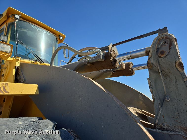 image for item DO2552 2004 Volvo L330E wheel loader