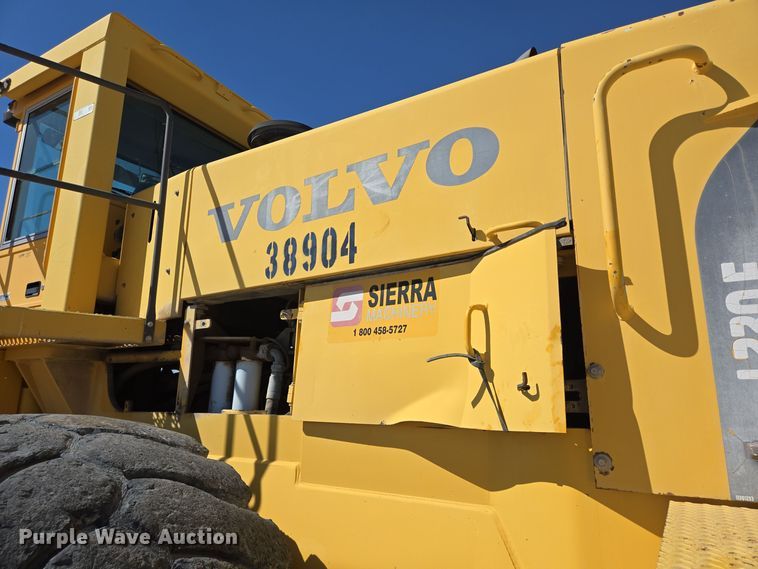 image for item DO2552 2004 Volvo L330E wheel loader