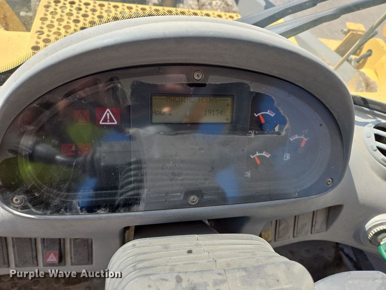 image for item DO2552 2004 Volvo L330E wheel loader