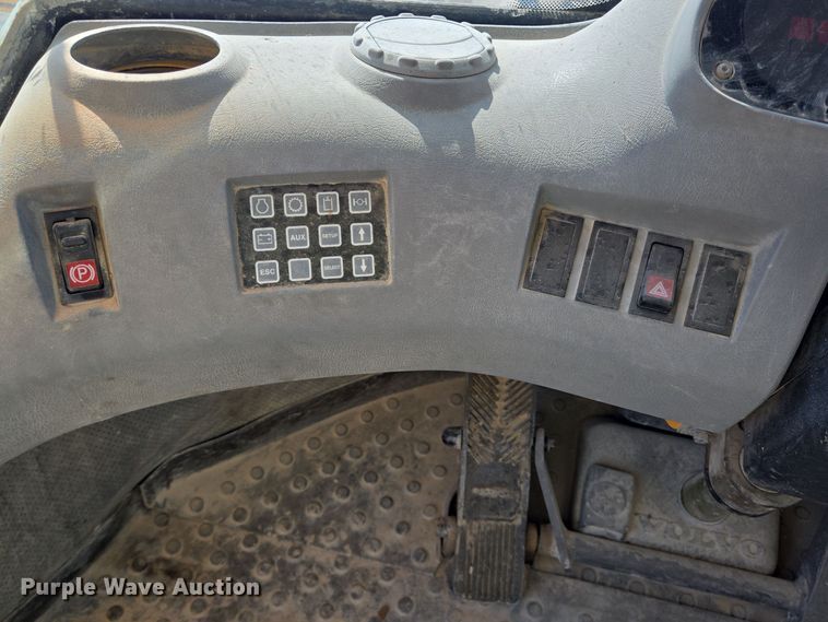 image for item DO2552 2004 Volvo L330E wheel loader