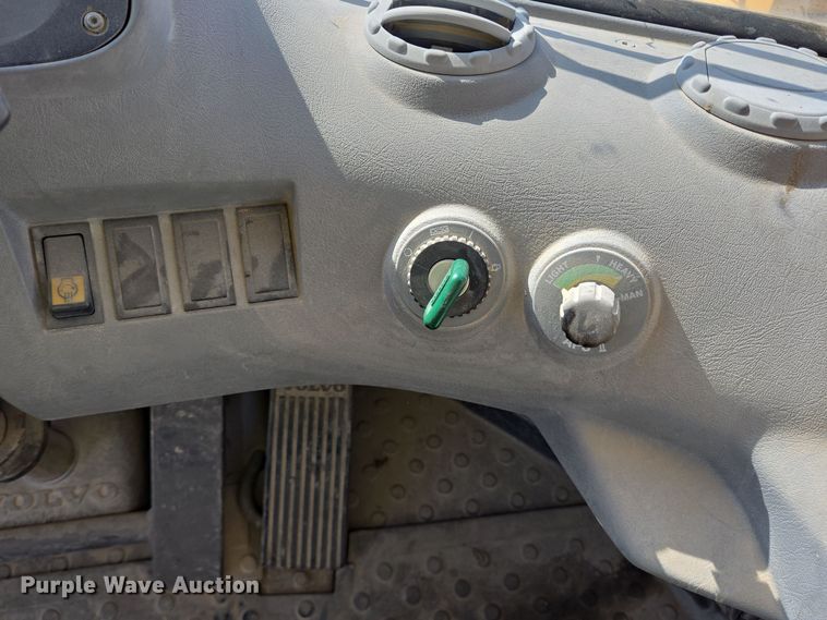 image for item DO2552 2004 Volvo L330E wheel loader