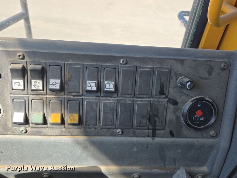 image for item DO2552 2004 Volvo L330E wheel loader