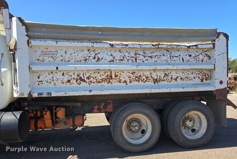 image for item DO5451 1999 Mack RD688S dump truck