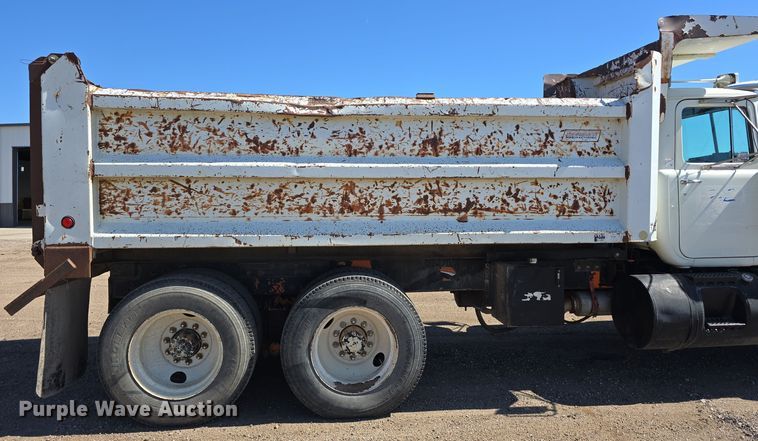 image for item DO5451 1999 Mack RD688S dump truck