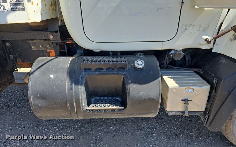 image for item DO5451 1999 Mack RD688S dump truck