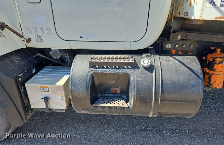 image for item DO5451 1999 Mack RD688S dump truck